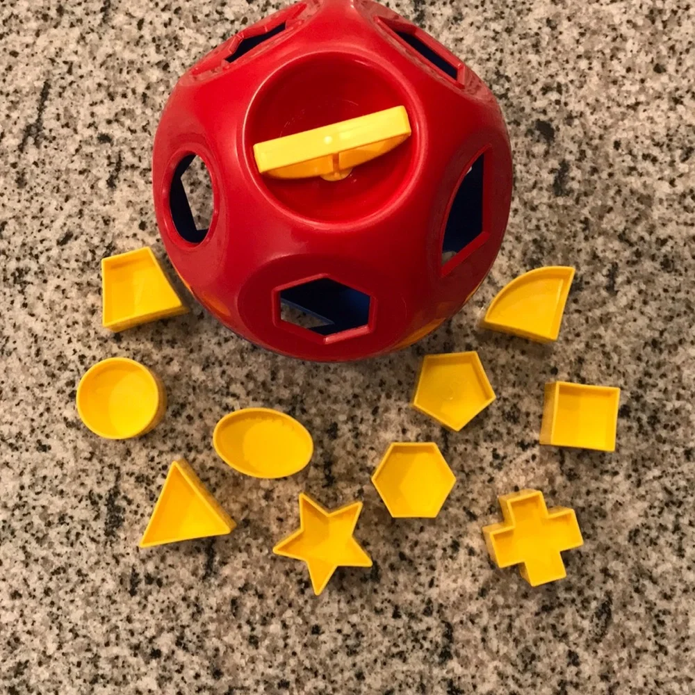 Tupperware Shape-O Shape Sorting Ball Toy
